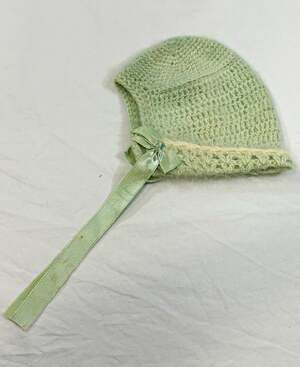 Vintage Handmade Green Knit Baby Bonnet Hat w/ Satin Ribbon Ties Bow One Size